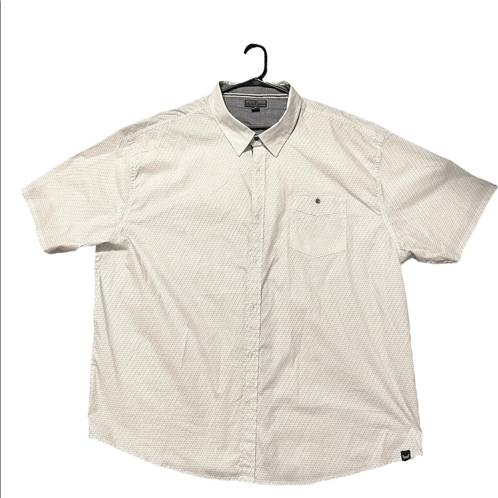 Men a big and Tall 5xl, no pet, non smoker. Like new